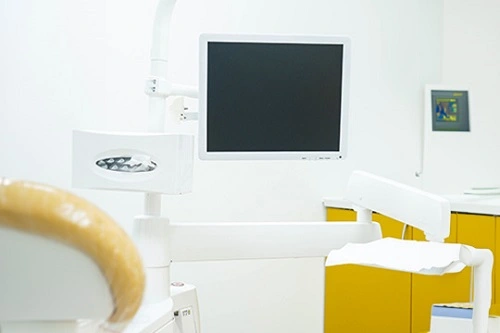 Dental care and treatment services at AEMC, featuring a professional team and advanced technology for comprehensive oral health
